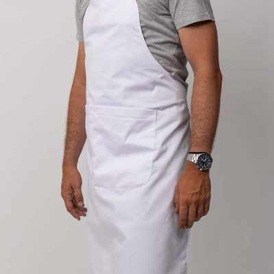 Muška trgovacka uniforma – bela kecelja preko sive polo majice