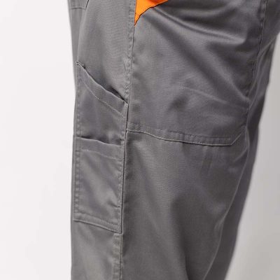 Sive radne pantalone sa narandžastim detaljem i funkcionalnim džepovima